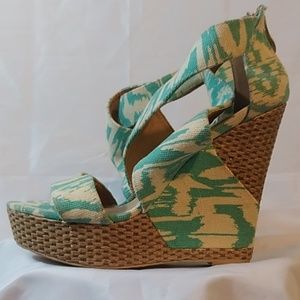 😀Make me a offer♥️  JustFab wedges size 7